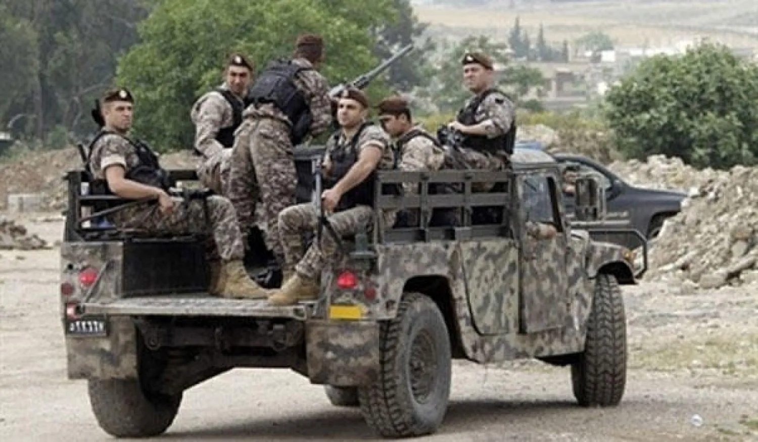 الجيش يحكم سيطرته على مناطق الاشتباكات.. ويتوعد بملاحقة المسلحين