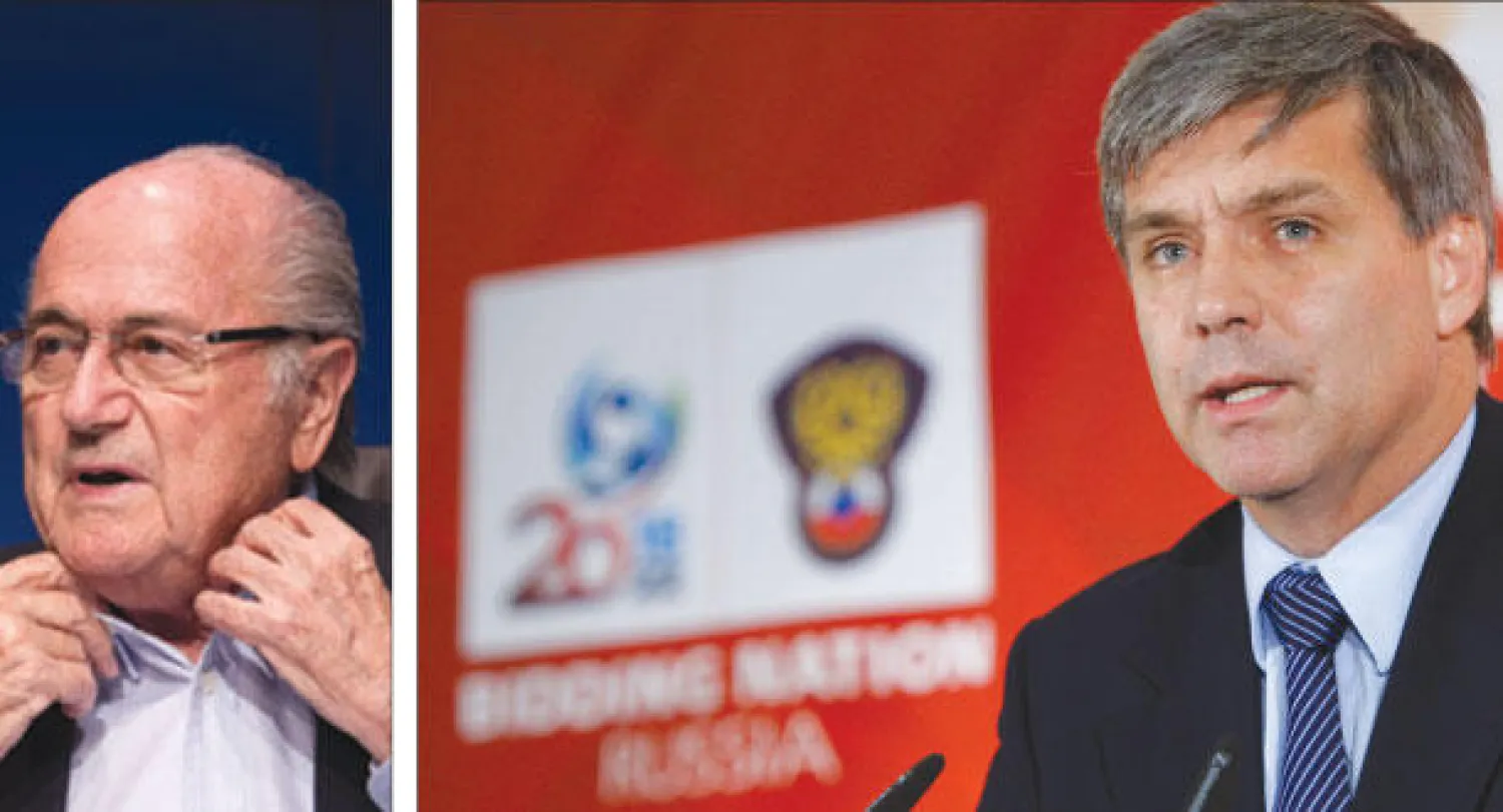 هارولد ماين نيكولز أعلن استعداده لمواجهة بلاتر، و بلاتر رئيس الفيفا (يسار)