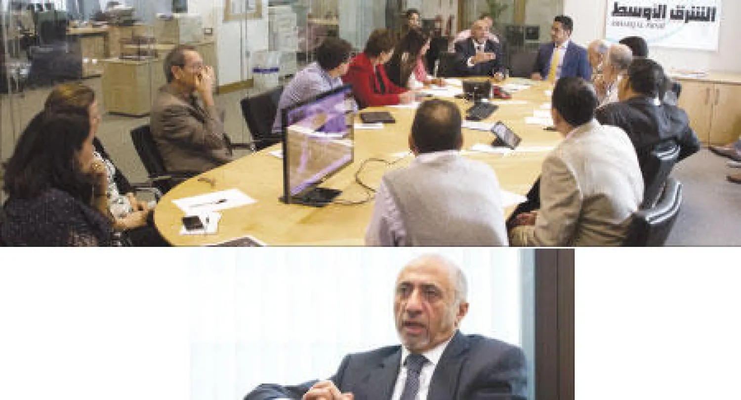 السفير  اليمني خلال اللقاء مع أسرة تحرير الشرق الأوسط بحضور سلمان الدوسري رئيس التحرير ( تصوير جيمس حنا)