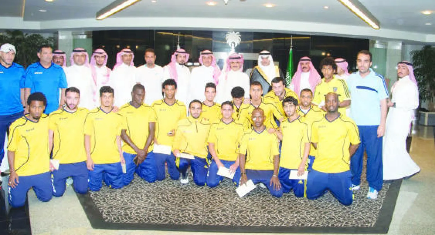 الأمير الوليد بن طلال يكافئ الحزم بـ200 ألف ريال