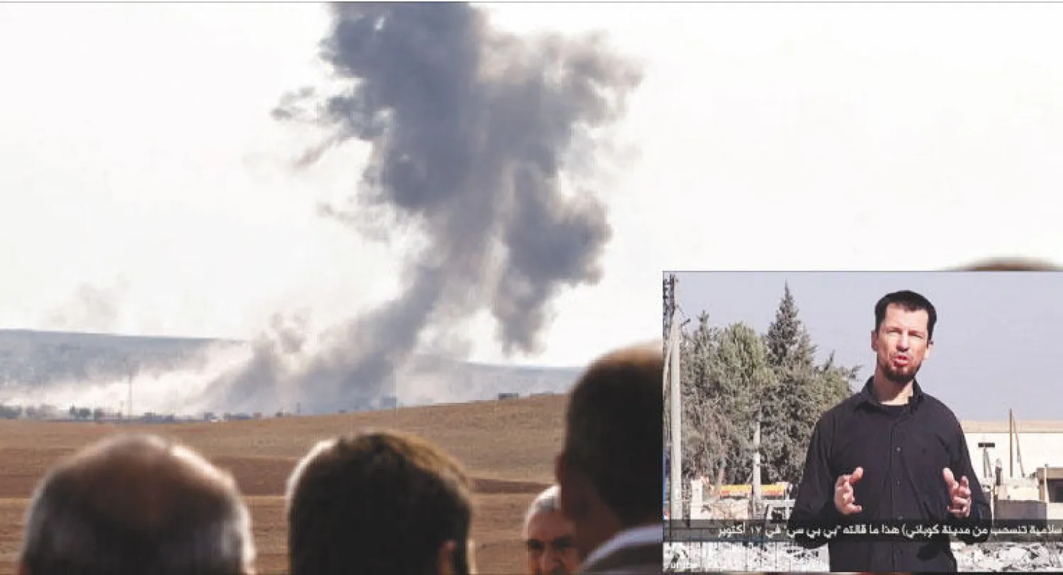 مواطنون يشاهدون تأثير ضربات التحالف داخل كوباني (أ.ب) و جون كانتلي الرهينة البريطاني يتحدث من كوباني في شريط الفيديو الجديد الذي بثه «داعش»