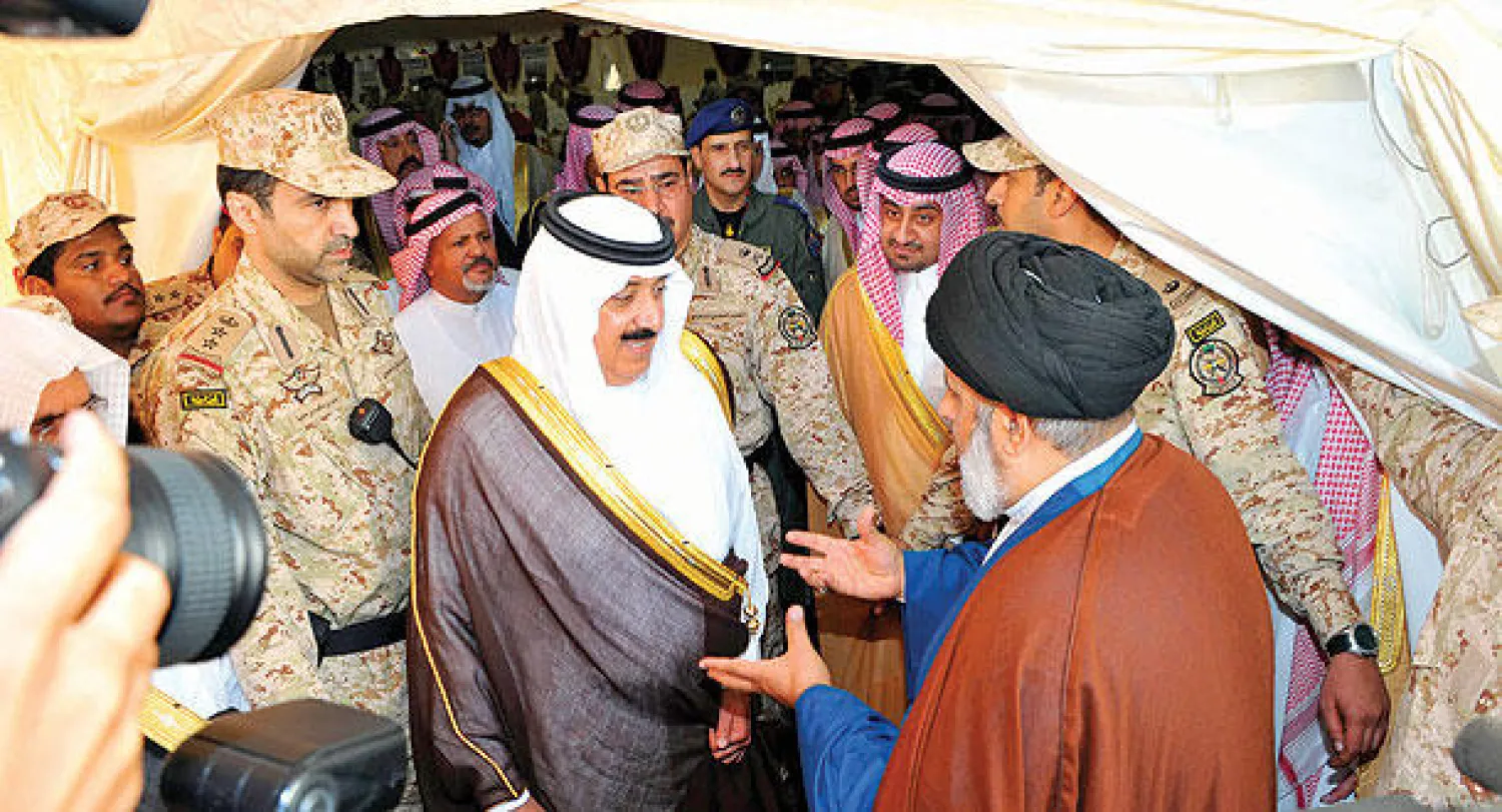 الأمير متعب بن عبد الله لدى لقائه عددا من أهالي وأعيان المنطقة الشرقية (واس)