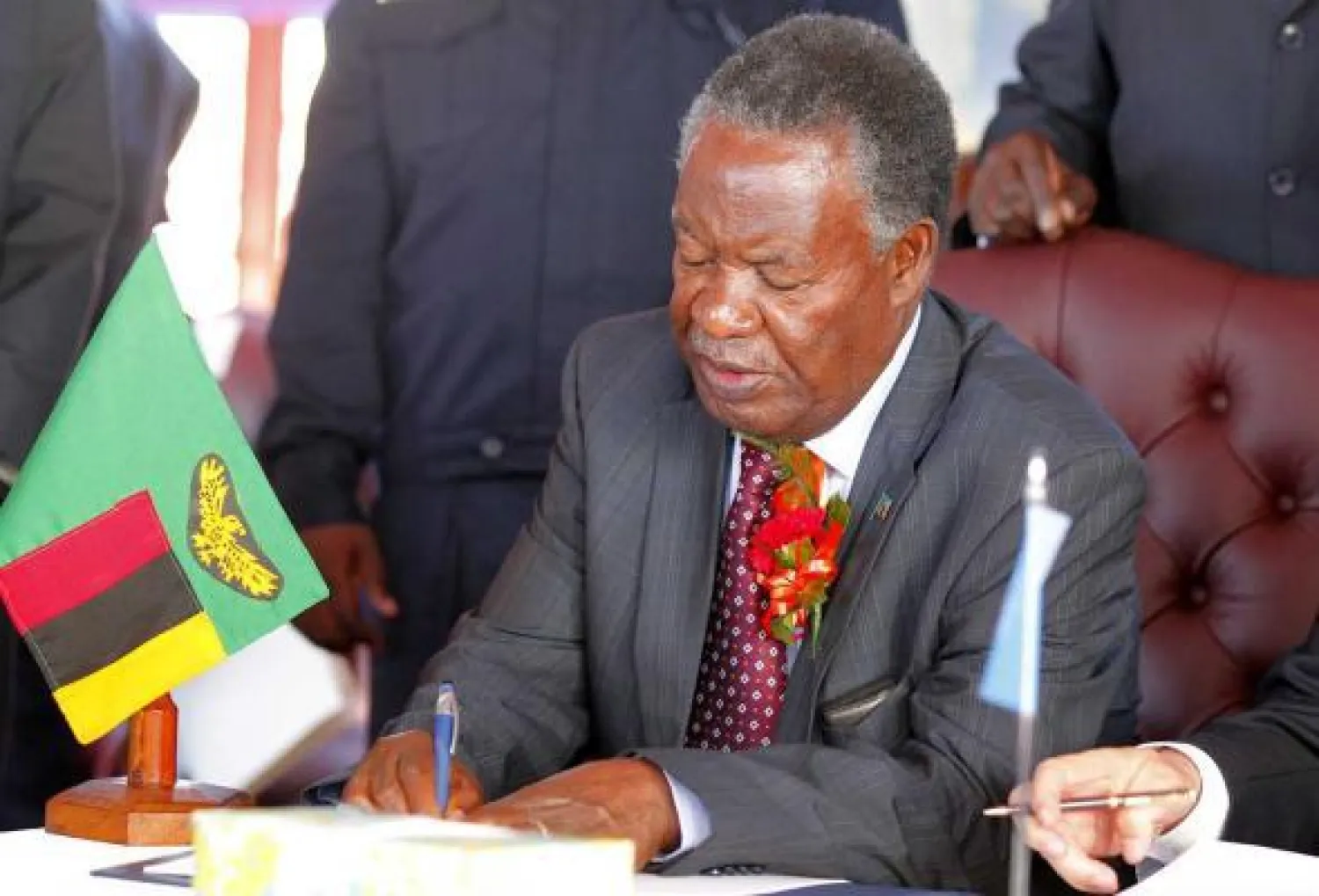 وفاة الرئيس الزامبي عن 77 عاما