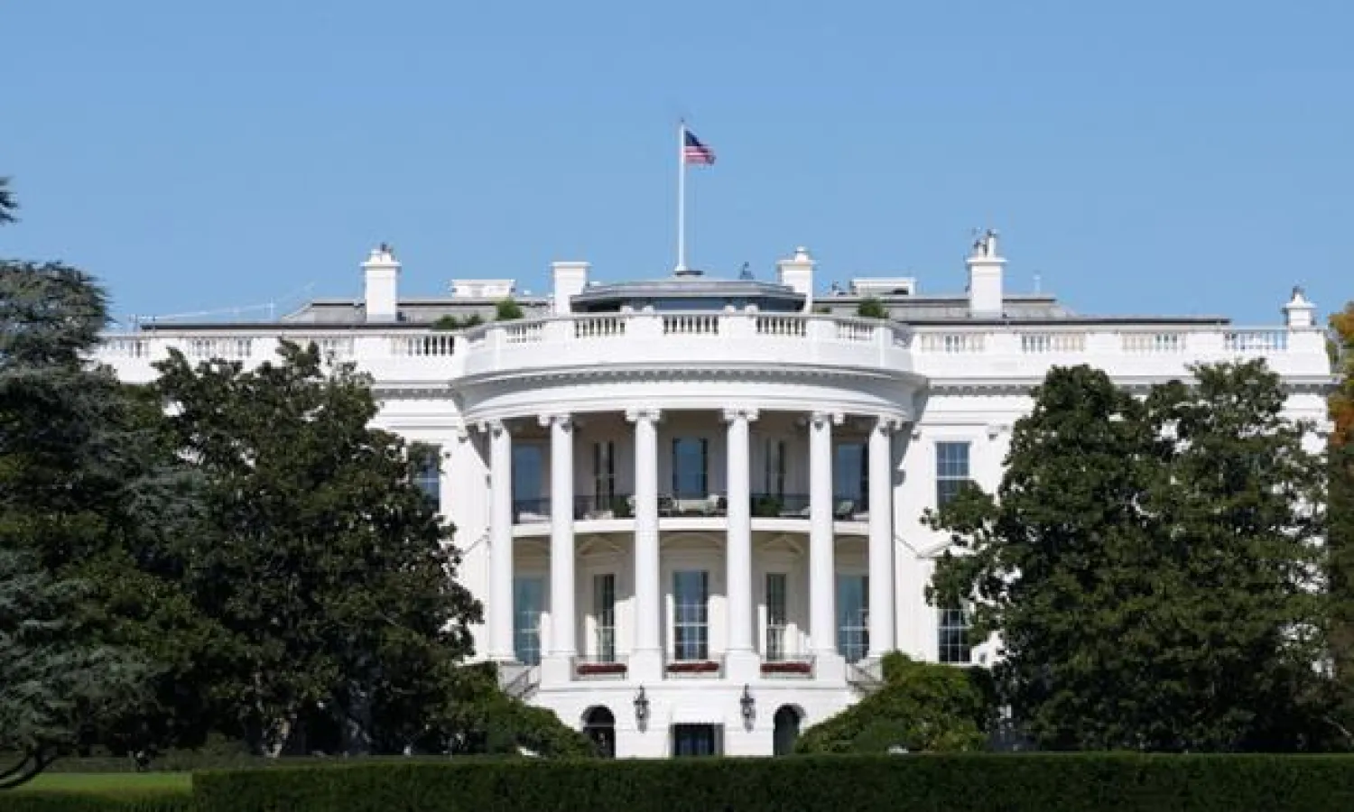 تقنيو البيت الأبيض يرصدون نشاطا مشبوها على شبكته