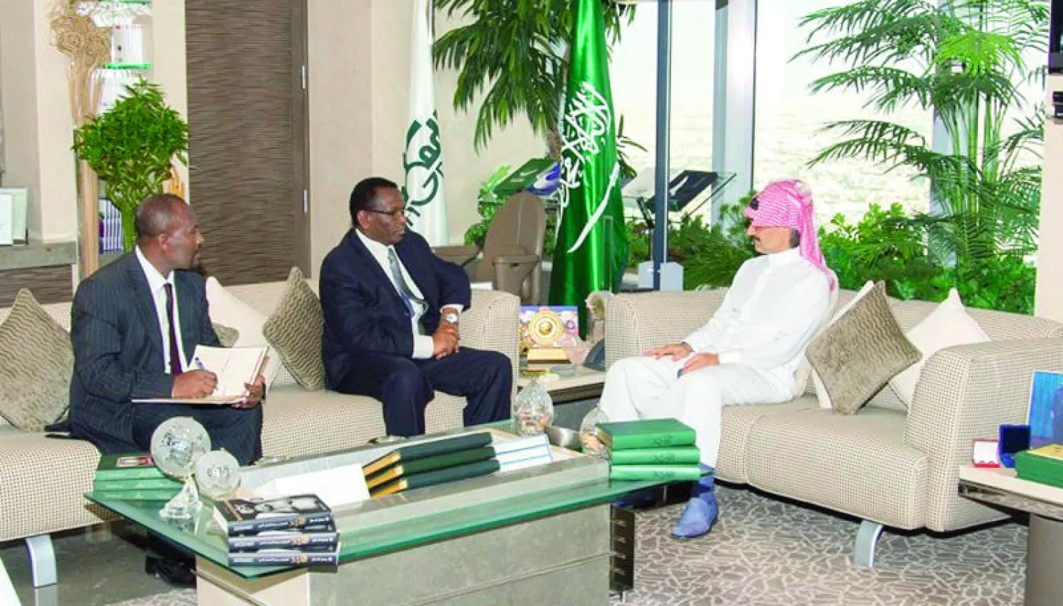الأمير الوليد بن طلال بن عبد العزيز لدى استقباله السفير الإثيوبي