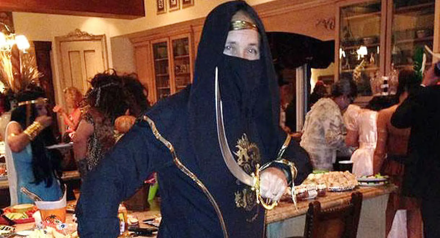 الأميركان يسخرون من «داعش» باستخدام أزيائها في احتفالات «هالويين»