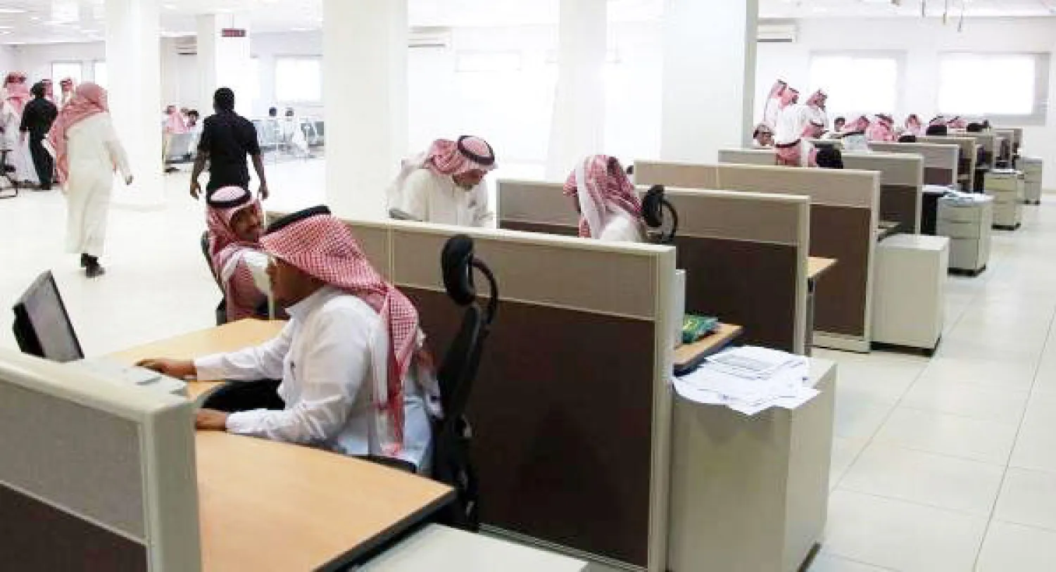 السعودية: مرور عام في الوظيفة الحكومية شرط للابتعاث الخارجي