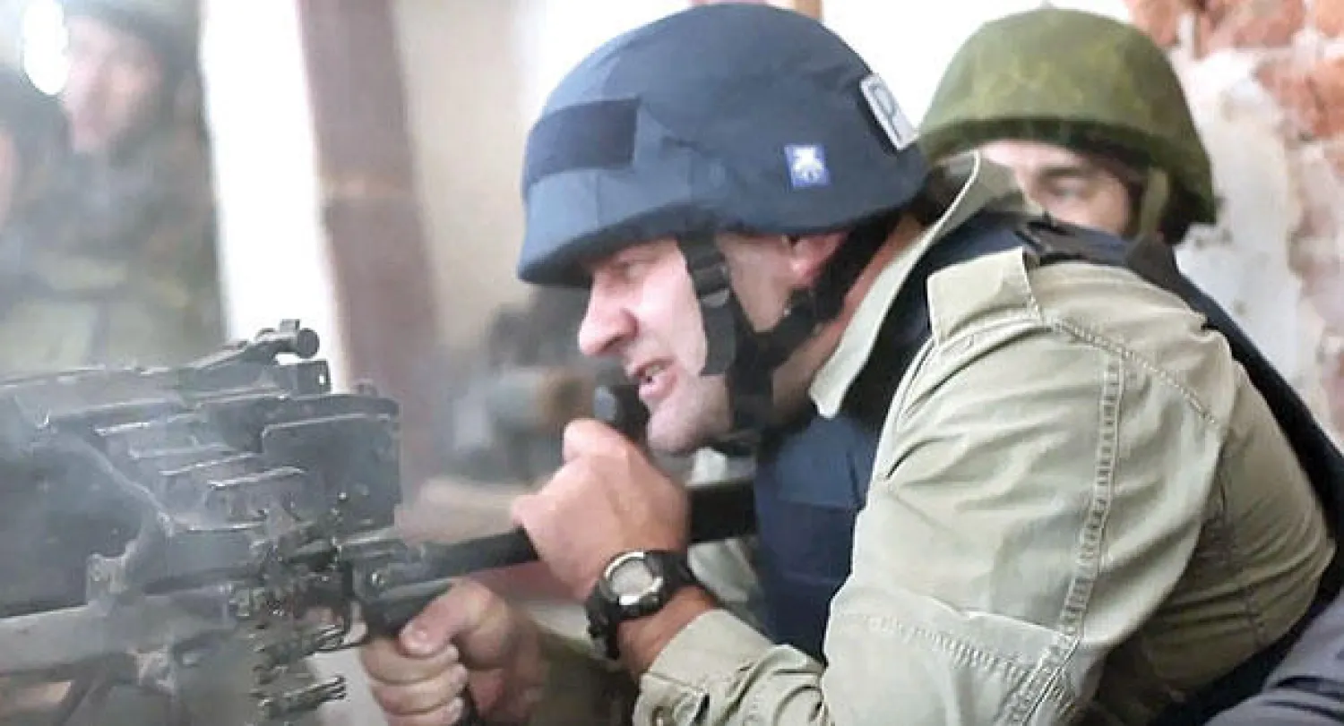 السينمائي بوروتشينكوف في لقطة إطلاقه النار في مناطق الانفصاليين بجنوب شرقي أوكرانيا