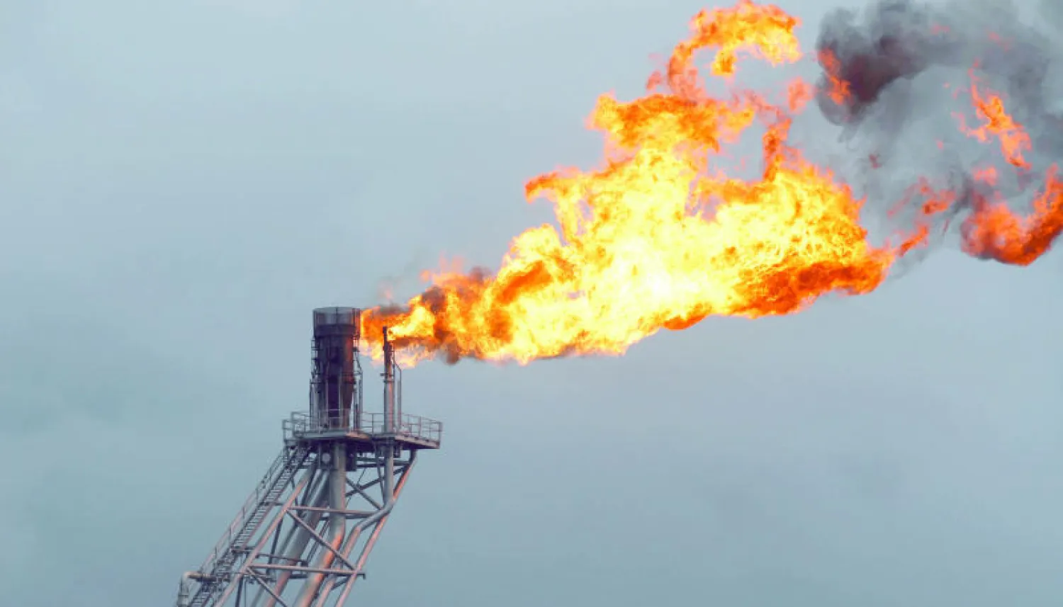 «برنت» يتراجع صوب 85 دولارا بفعل صعود الدولار ووفرة المعروض