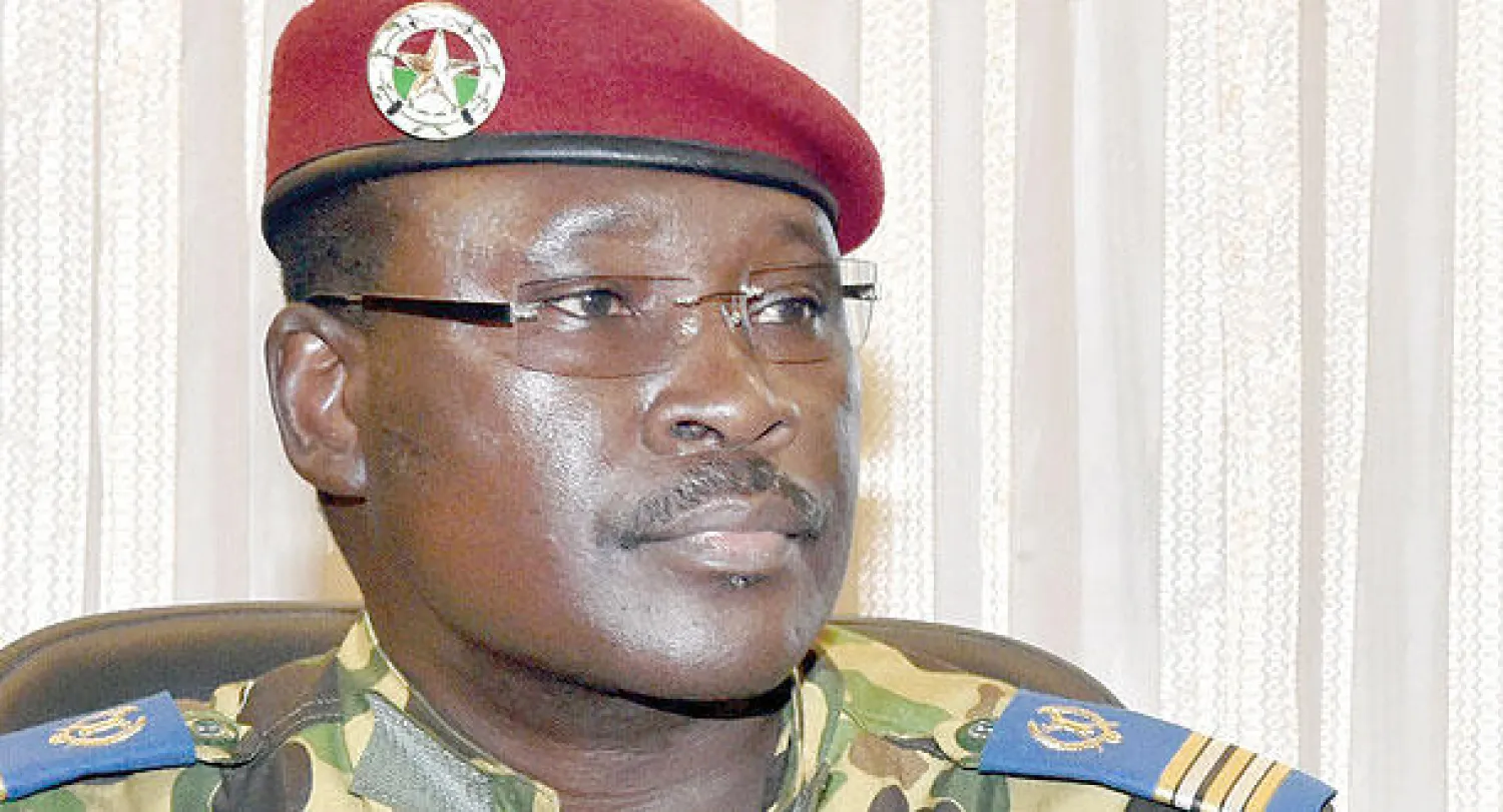 اللفتنانت كولونيل إسحق زيدا في واغادوغو أمس (أ.ف.ب)