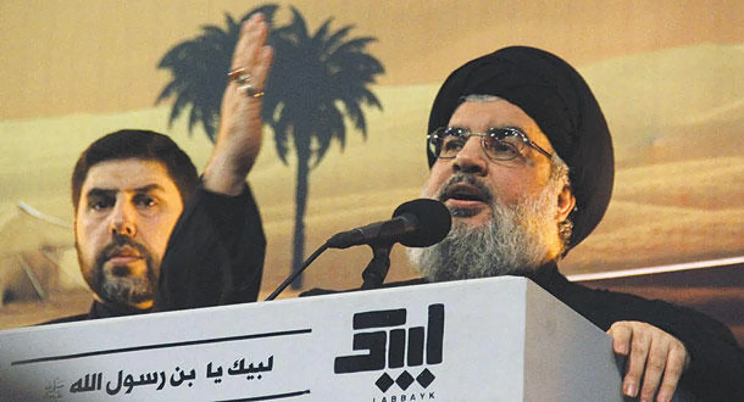 الأمين العام لحزب الله حسن نصر الله أثناء إلقاء كلمته بمناسبة ليلة العاشر من محرم (عاشوراء) في الضاحية الجنوبية لبيروت أمس (أ.ف.ب)