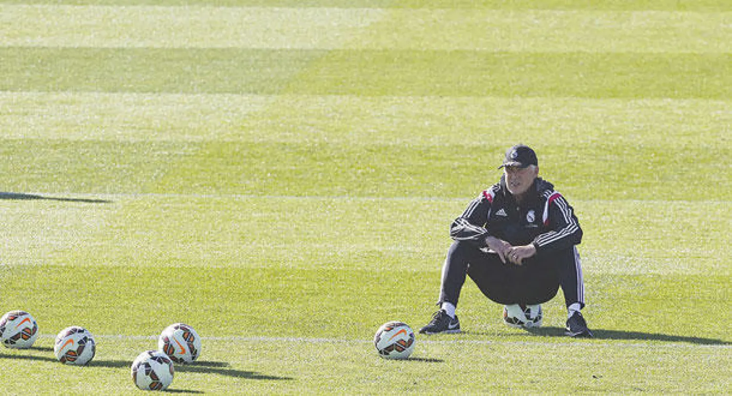 أنشيلوتي نجح بحكمته في إعادة الوئام بين لاعبي ريـال مدريد (إ.ب.أ)