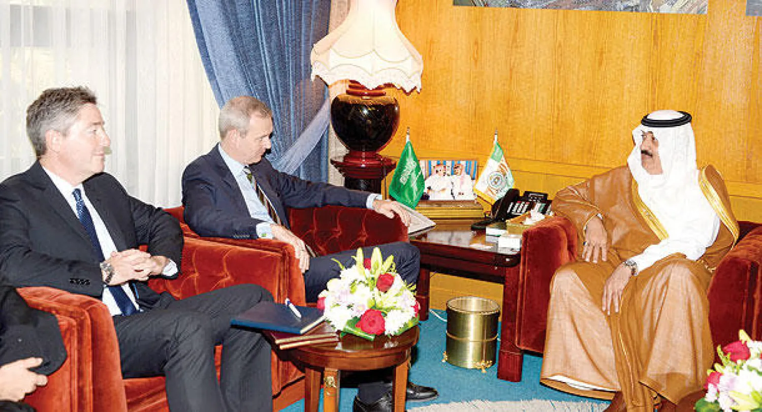 الأمير متعب بن عبد الله وزير الحرس الوطني لدى اسقباله أمس السفير الألماني لدى السعودية (واس)