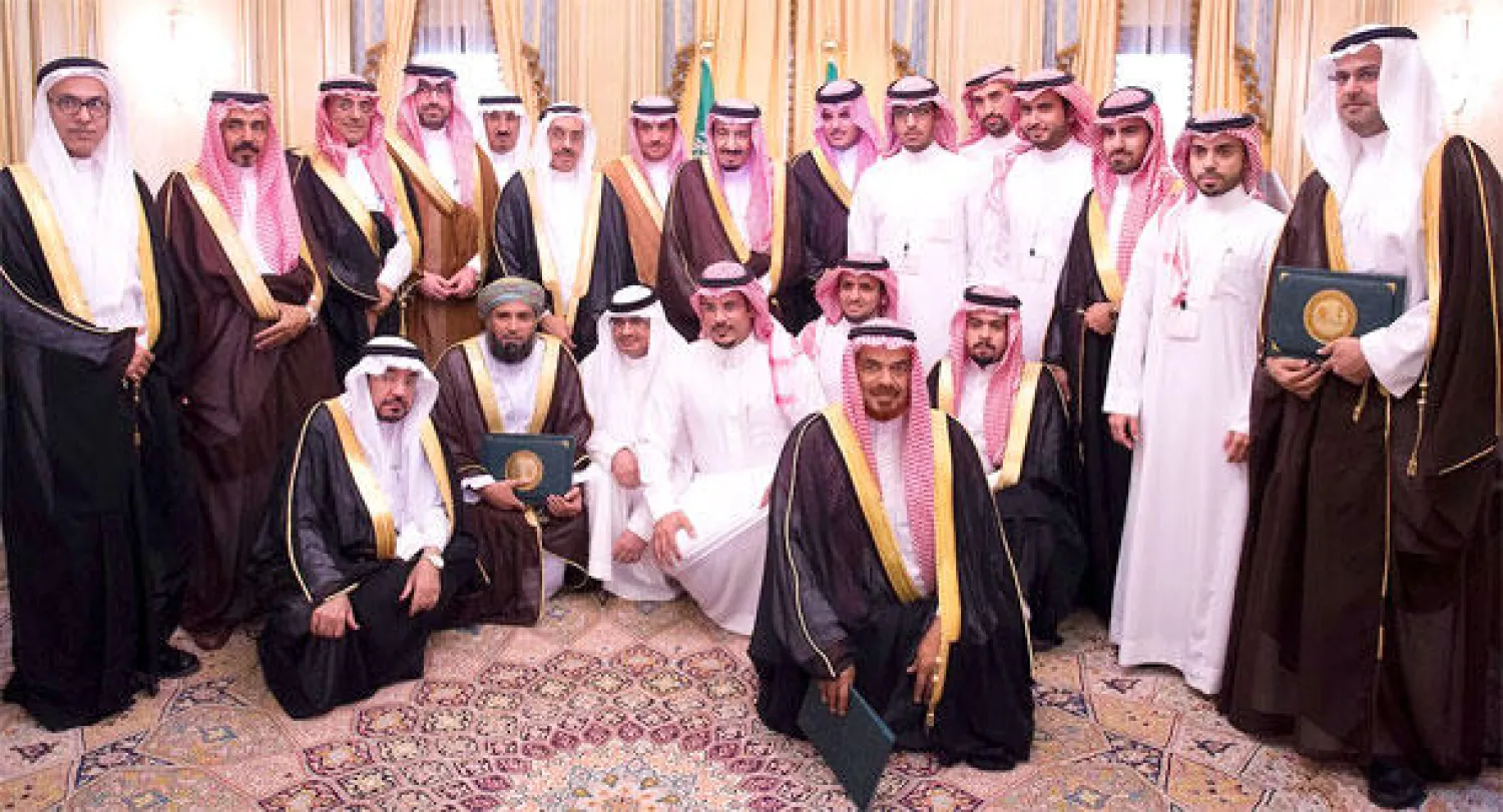 ولي العهد يكرم الفائزين بجائزته للدراسات العليا في تاريخ الجزيرة العربية وحضارتها