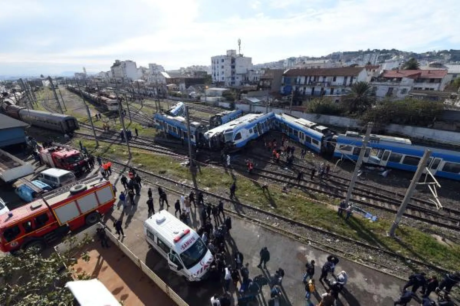 قتيل وعشرات الجرحى بحادث قطار وانفجار لغم بالجزائر