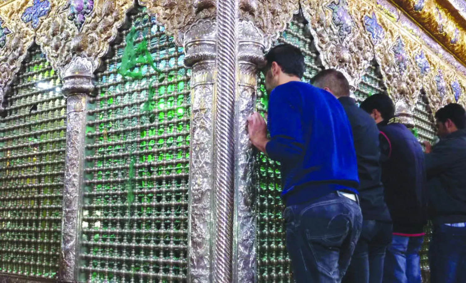 مقام السيدة رقية شهد زيارات استثنائية في دمشق (رويترز)