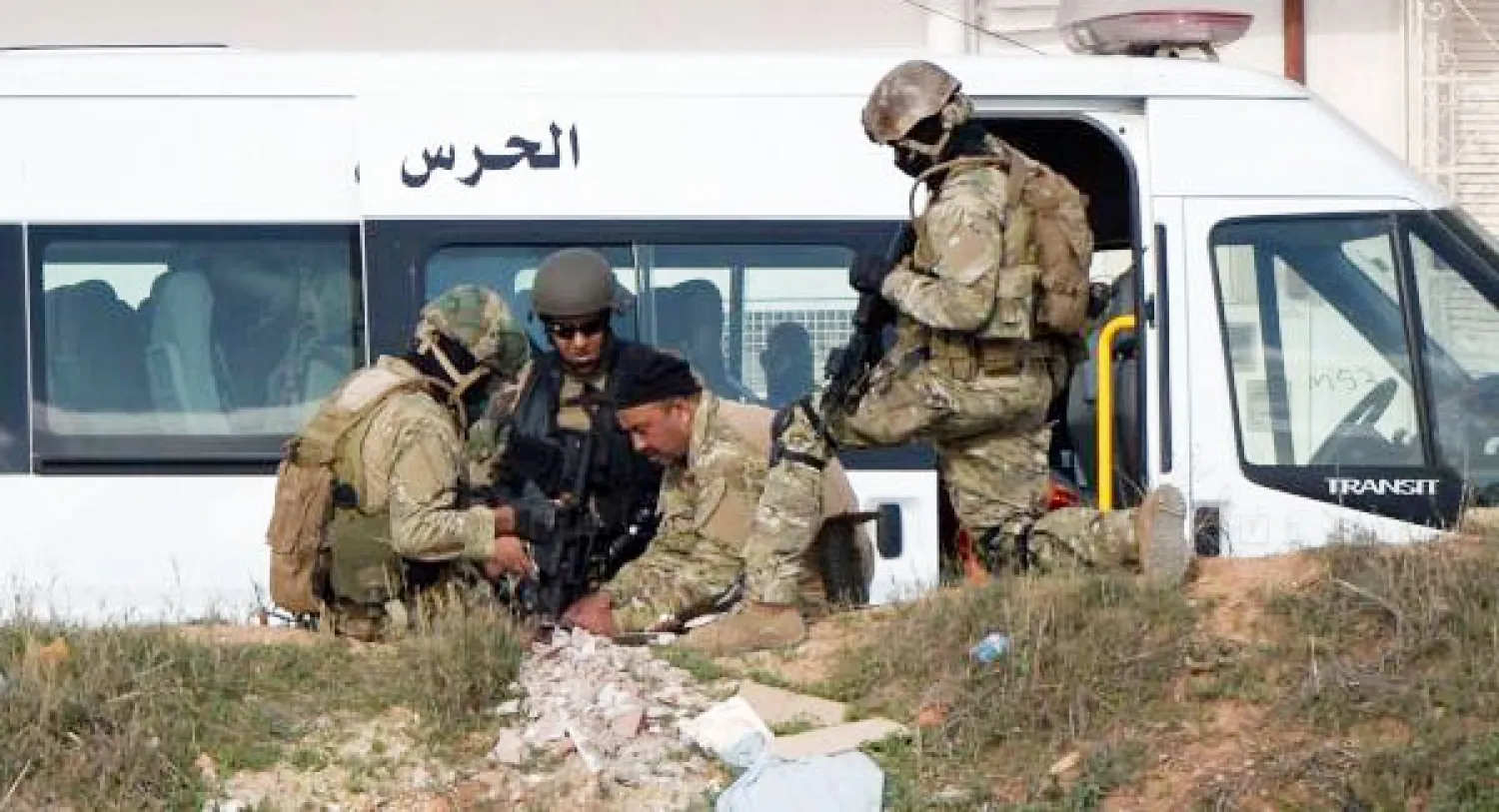 ارتفاع حصيلة الهجوم على حافلة للعسكريين في تونس 