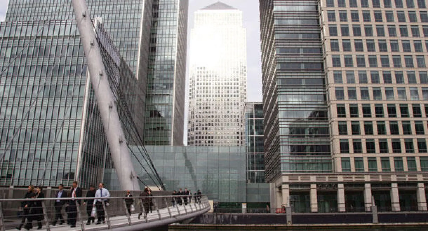 جانب من منطقة كناري ووارف شرق العاصمة لندن (أ.ب)