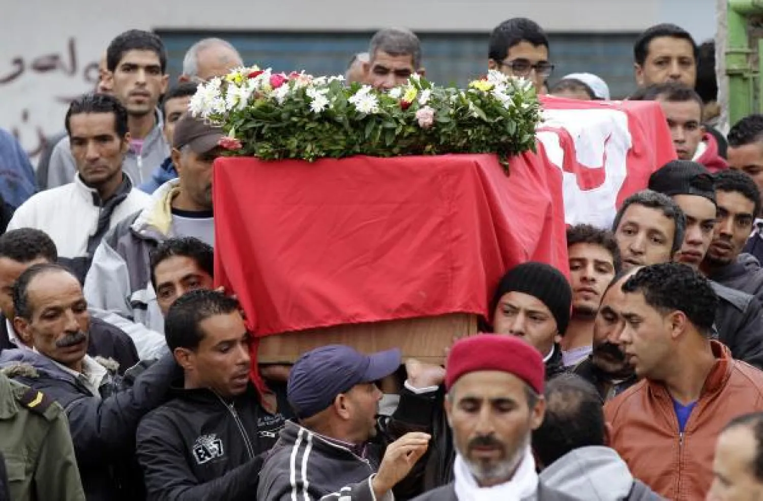 تشييع جثمان أحد العسكريين أمس