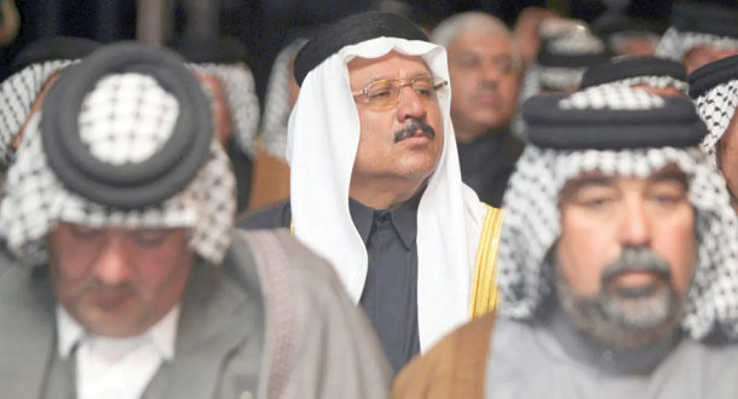 زعماء عشائر شيعة وسنة يحضرون مؤتمرا في بغداد أمس لبحث سبل مواجهة «داعش» (أ.ف.ب)