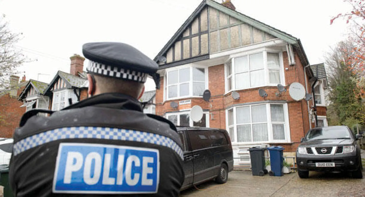 تفتيش منازل في غرب لندن عقب اعتقال 4 إسلاميين.. وحضور أمني بوسط العاصمة ({الشرق الأوسط})