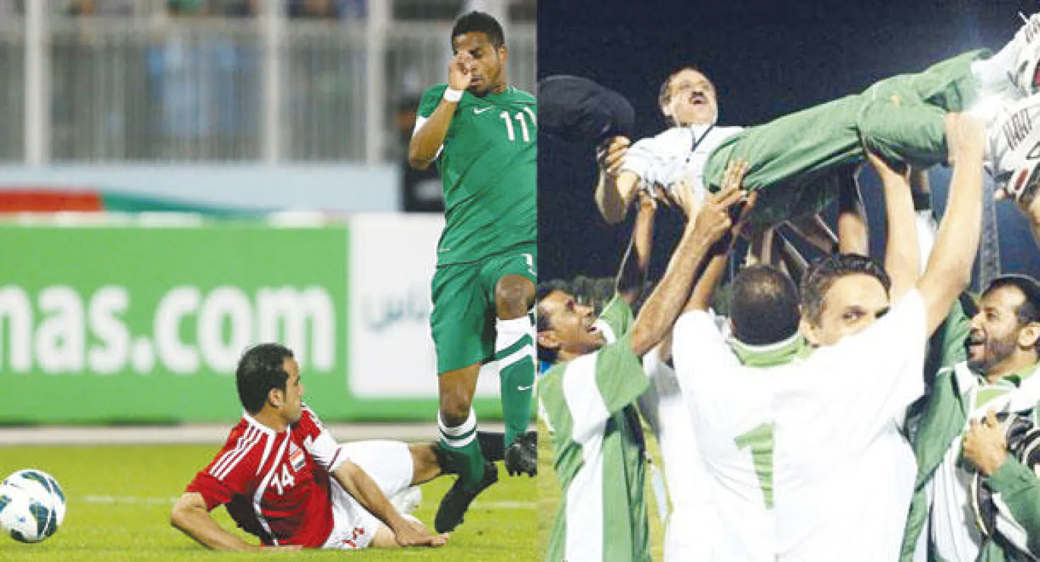 خليل الزياني محمولا على الأعناق بعد قيادته بلاده إلى أول إنجاز كروي تاريخي  -  المنتخب السعودي أمامه مسؤوليات كبيرة في «خليجي 22»