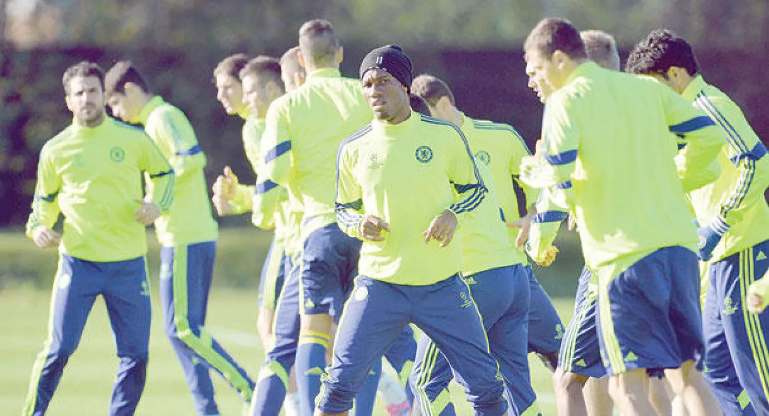 لاعبو تشيلسي يحلون ضيوفا في إنفيلد بسجل خالٍ من الهزائم (أ.ف.ب)