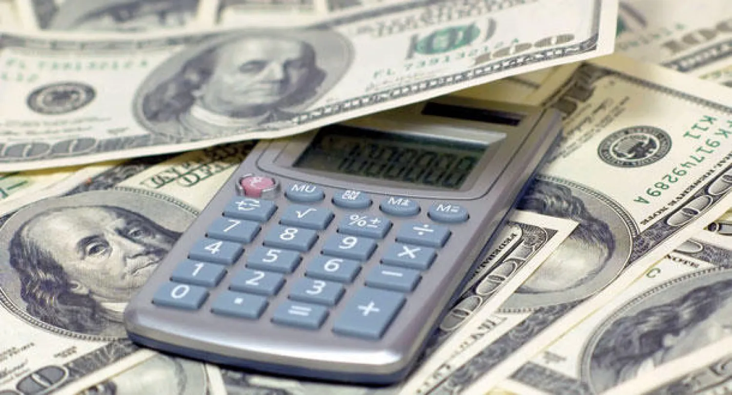 مخاوف الانكماش تنذر بحرب جديدة للعملات بين البنوك المركزية الكبرى