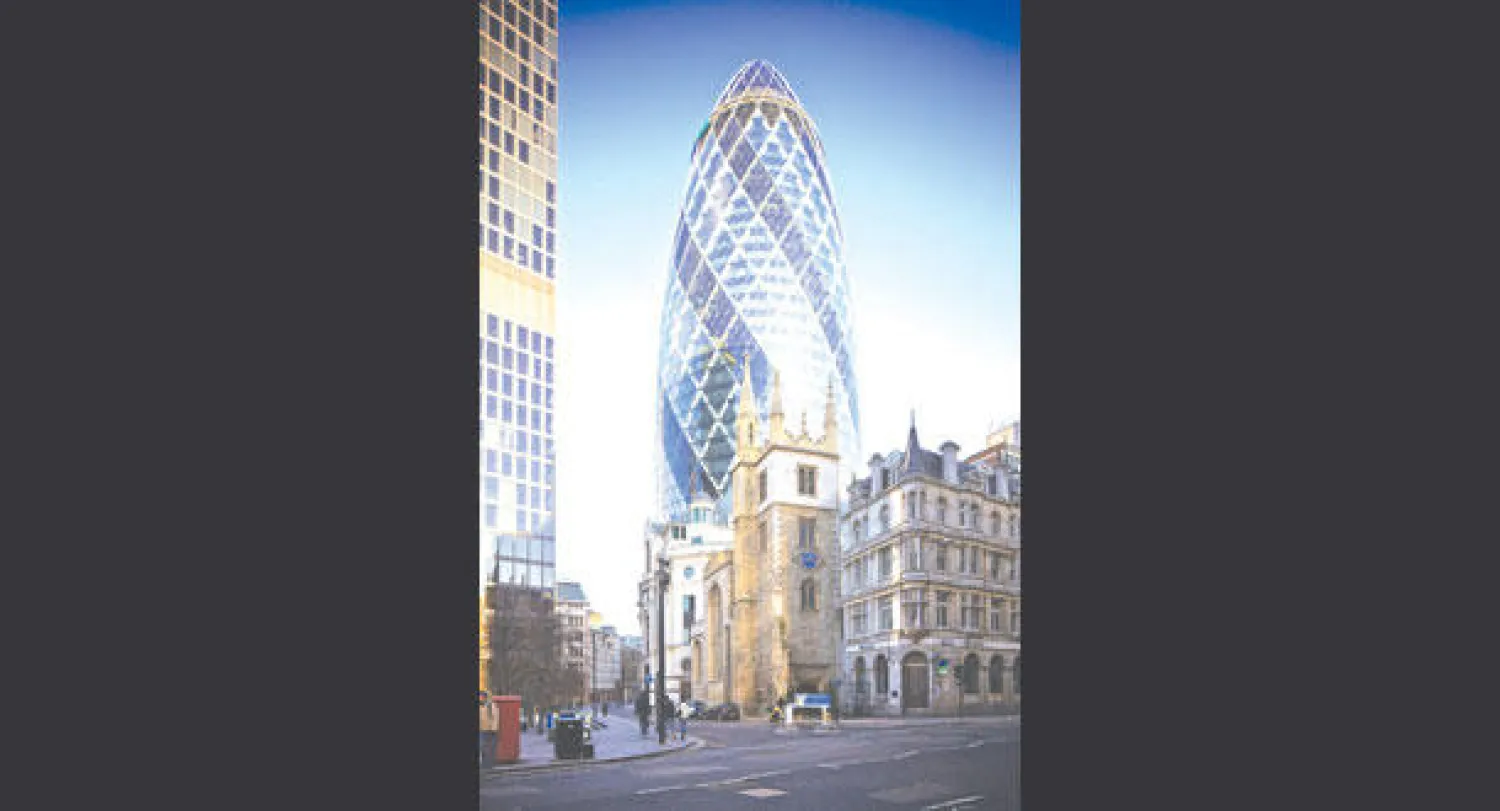 مبنى الـ«غيركن» من أكثر البنايات المتعارف عليها في سماء العاصمة لندن (أ.ف.ب)