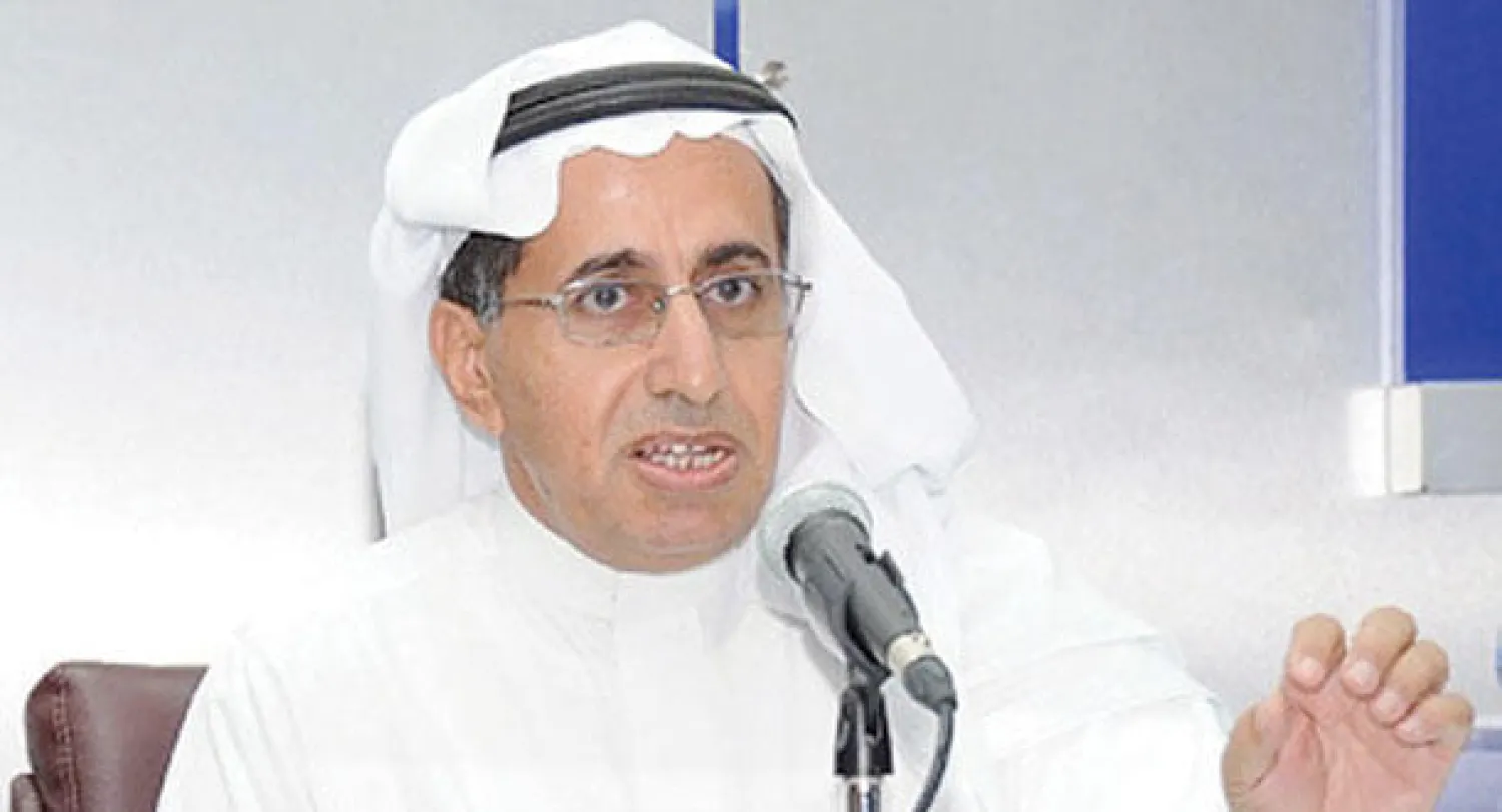 فالح العجمي متحدثا في ندوة ثقافية