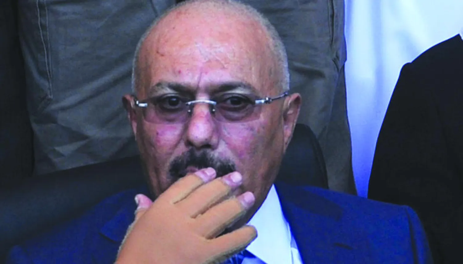 الرئيس اليمني السابق علي عبد الله صالح يظهر خلال اجتماع حاشد مع أنصاره عقد الأسبوع الماضي بعد فرض مجلس الأمن عقوبات ضد صالح واثنين من قادة المتمردين الحوثيين (أ.ف.ب)