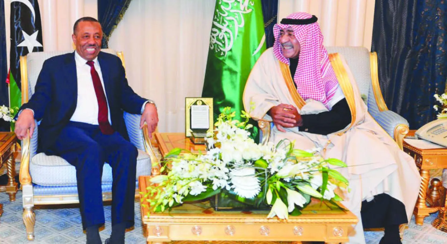 ولي ولي العهد السعودي لدى استقباله رئيس الوزراء الليبي أمس (واس)