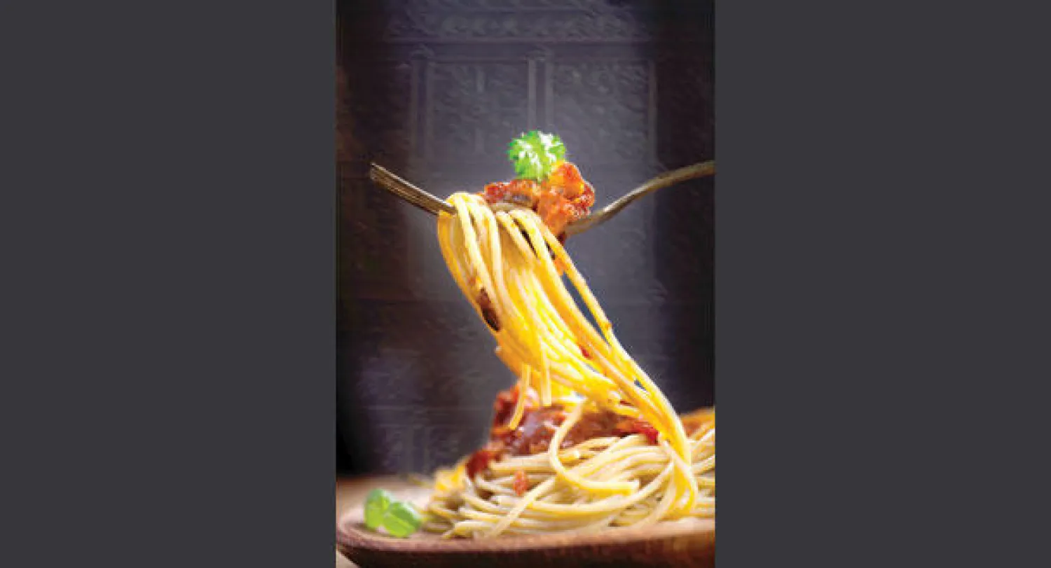 سباغتي مع البقسماط المحمص بالثوم والأنشوجة