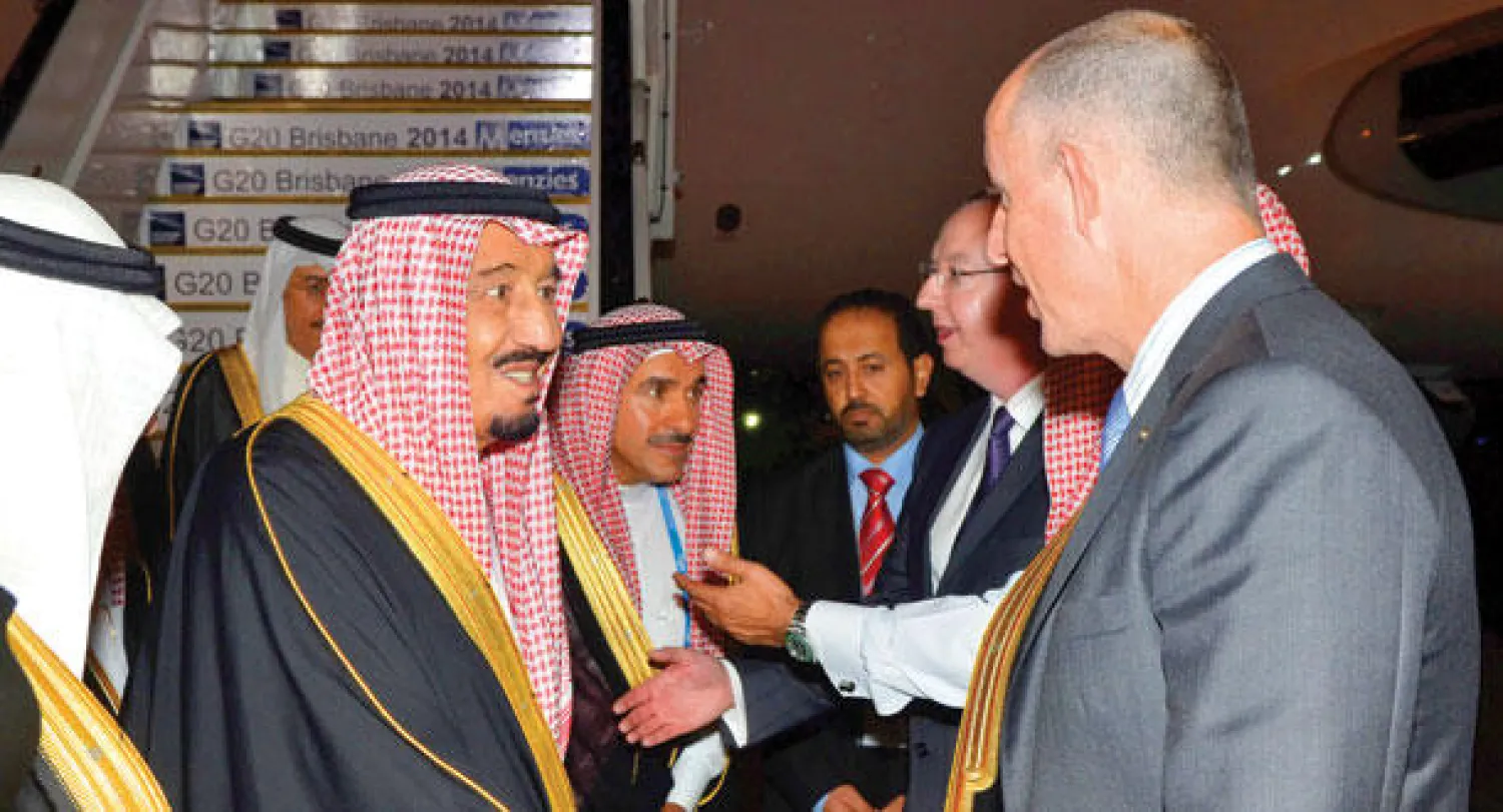 الأمير سلمان بن عبد العزيز  لدى وصوله إلى مدينة بريزبن الأسترالية أول من أمس للمشاركة في قمة العشرين (إ.ب.أ)