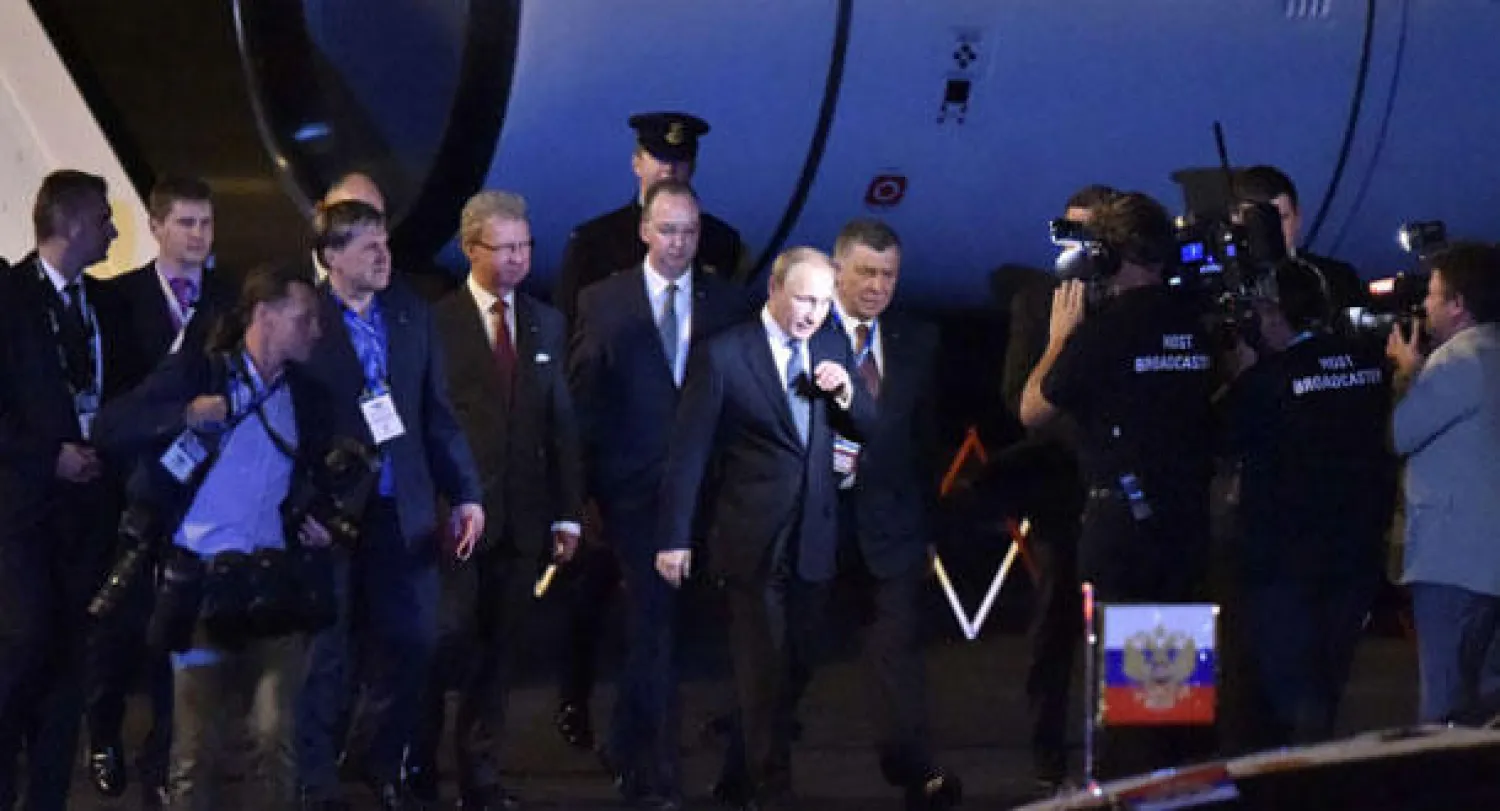 الرئيس الروسي فلاديمير بوتن لحضة وصوله مدينة برزبن لحضور قمة العشرين {جي 20} في استراليا. (أ.ب.)