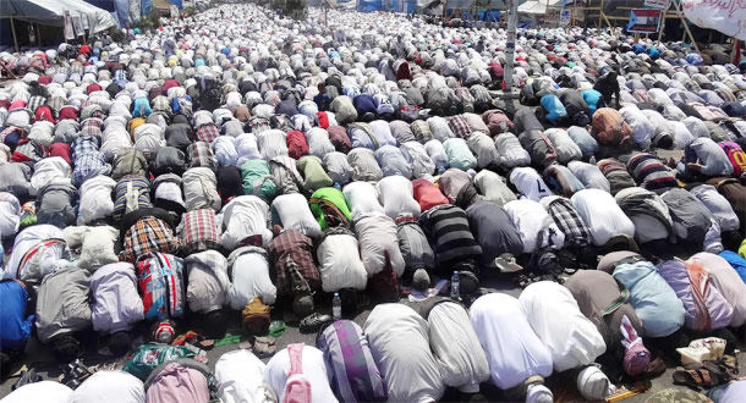 آلاف اليمنيين يؤدون صلاة الجمعة في مدينة عدن قبل مظاهرة تطالب بالانفصال عن الشمال