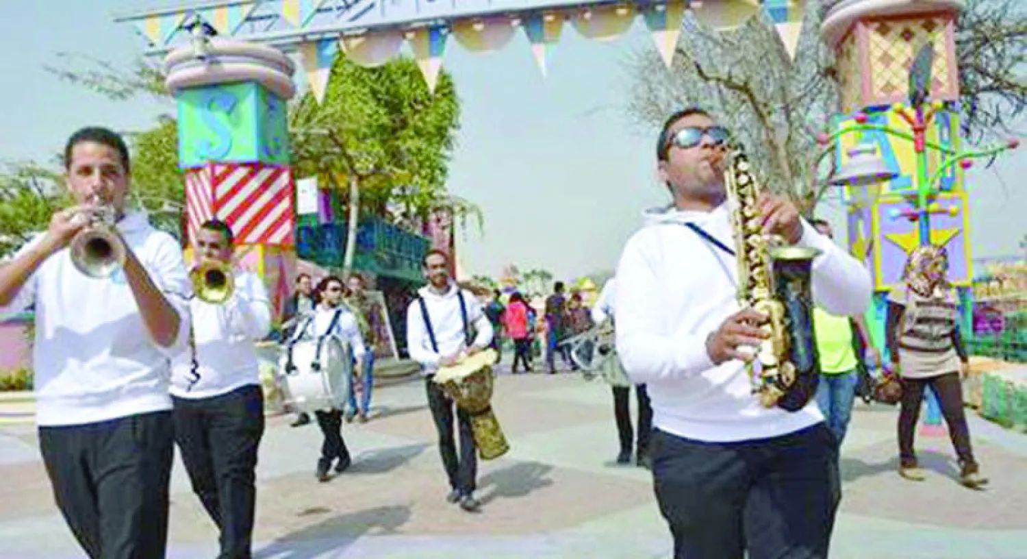 صور للفرقة في شوارع مصر