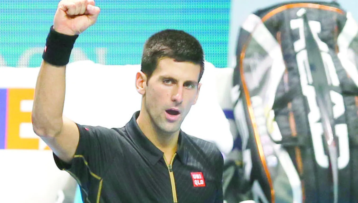 ديوكوفيتش يحتفل بانتصاره على نيشيكوري (أ.ب)