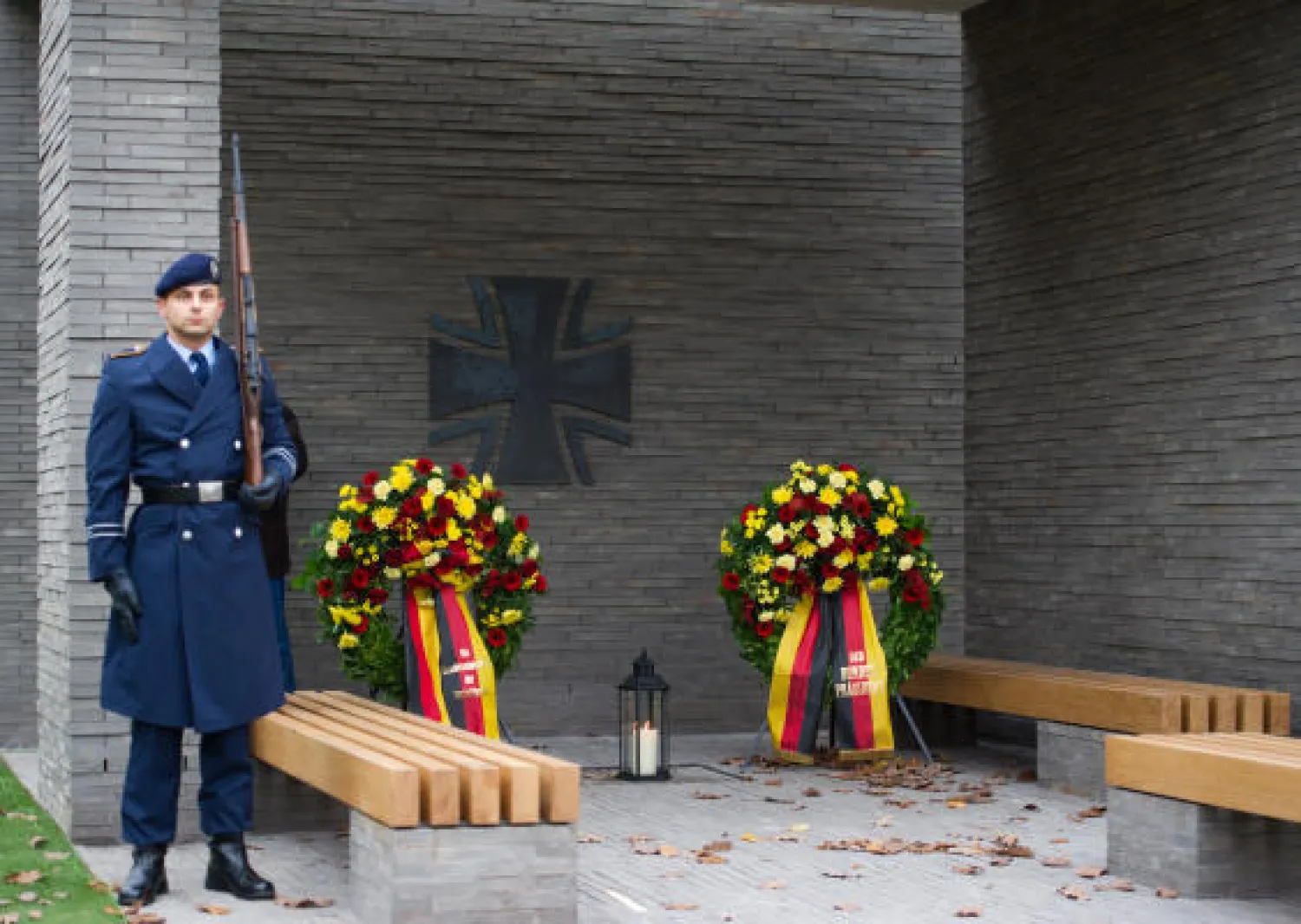 ألمانيا تزيح الستار عن نصب لقتلى جنودها بالخارج