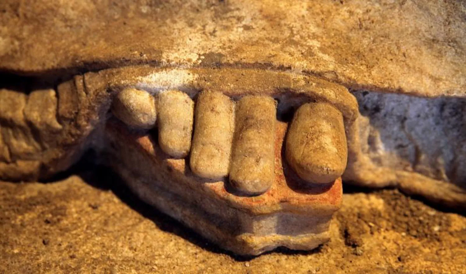 مقبرة اليونان الأثرية المكتشفة حديثا تبوح بأسرارها