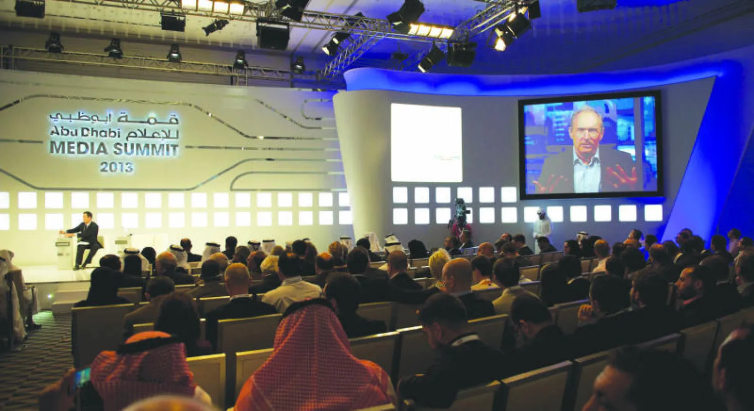 قمة أبوظبي للإعلام تبحث ملفات تطوير وتمويل الصناعة من خلال 14 جلسة نقاشية
