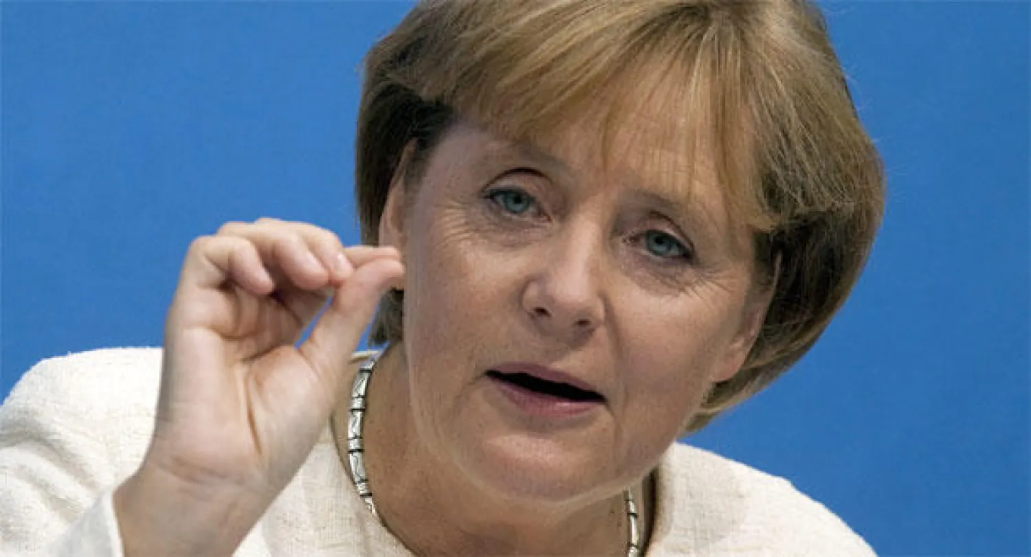 ميركل لمغني روك ألماني: نأسف.. لقد أفسدنا أغنيتك