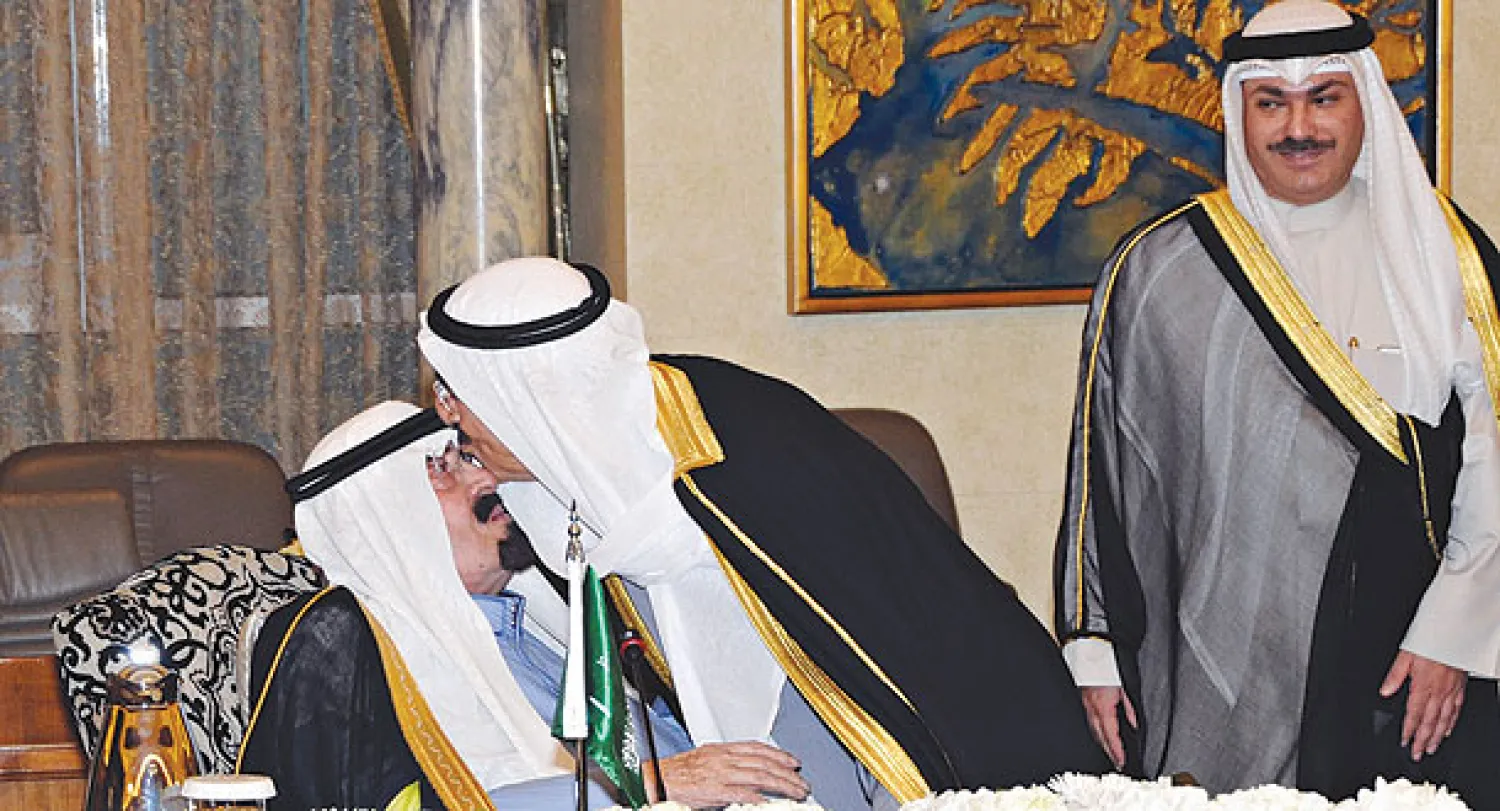 لقطات من قمة الرياض الطارئة أمس ويظهر فيها خادم الحرمين الشريفين لدى استقباله أمير الكويت .. ولدى ترحيبه بأمير قطر .. ومع نائب رئيس دولة الإمارات .. وولي عهد أبو ظبي (واس)