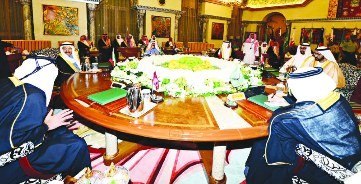 خادم الحرمين وقادة دول المجلس خلال التئام اجتماعهم مساء أول أمس (واس)