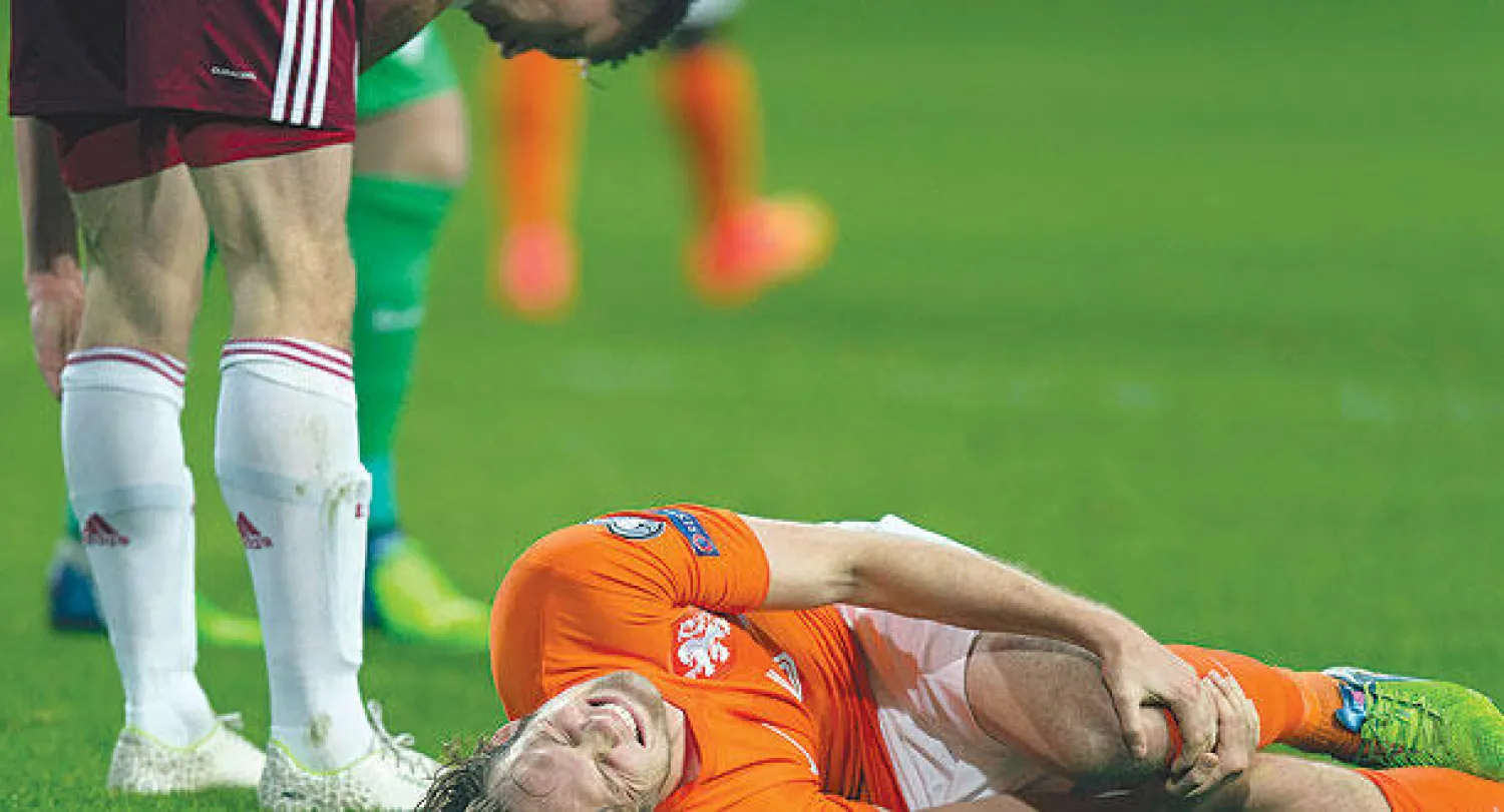 بليند يتألم من الإصابة (رويترز)