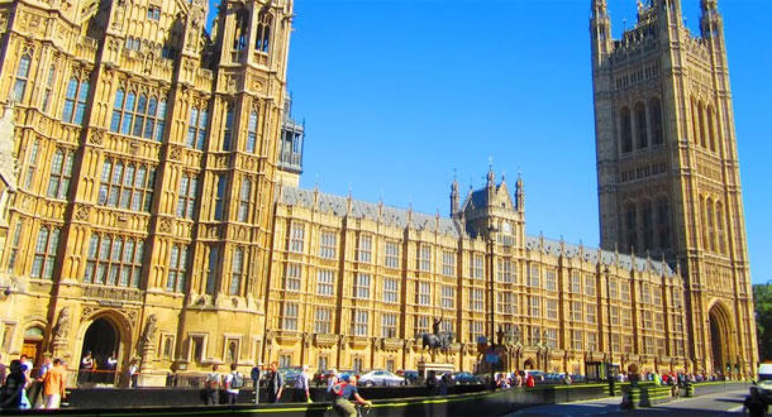 إخلاء البرلمان البريطاني بعد بلاغ عن وجود قنبلة