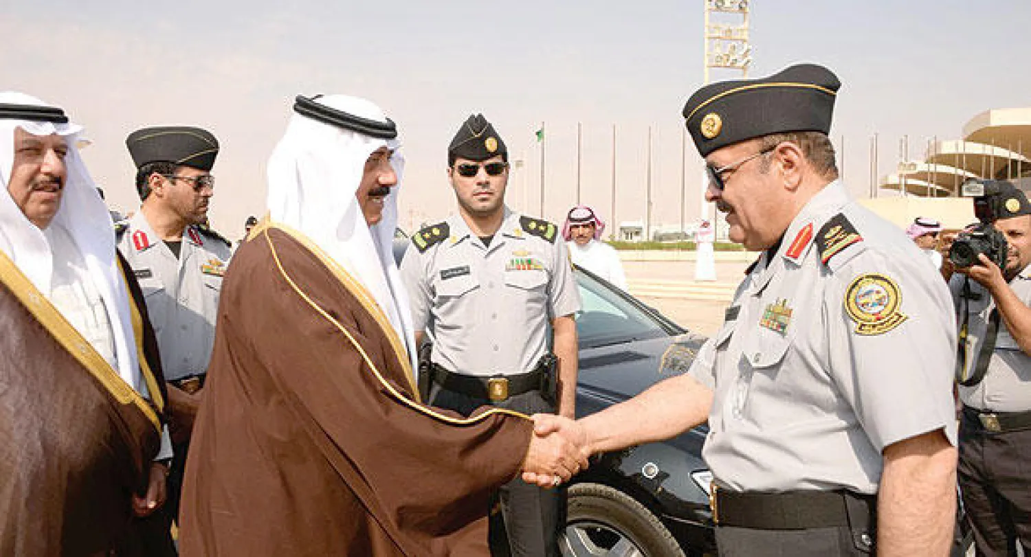 الأمير متعب بن عبد الله لدى مغادرته الرياض يوم أمس (واس)