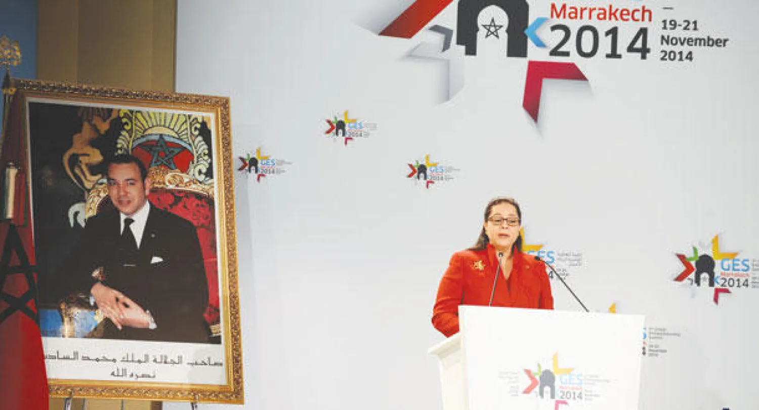 مريم بنصالح شقرون، رئيسة الاتحاد العام لمقاولات المغرب، تلقي كلمتها خلال اليوم الأول من «القمة العالمية الخامسة لريادة الأعمال»، بمراكش (تصوير: عبد الرحمن المختاري)