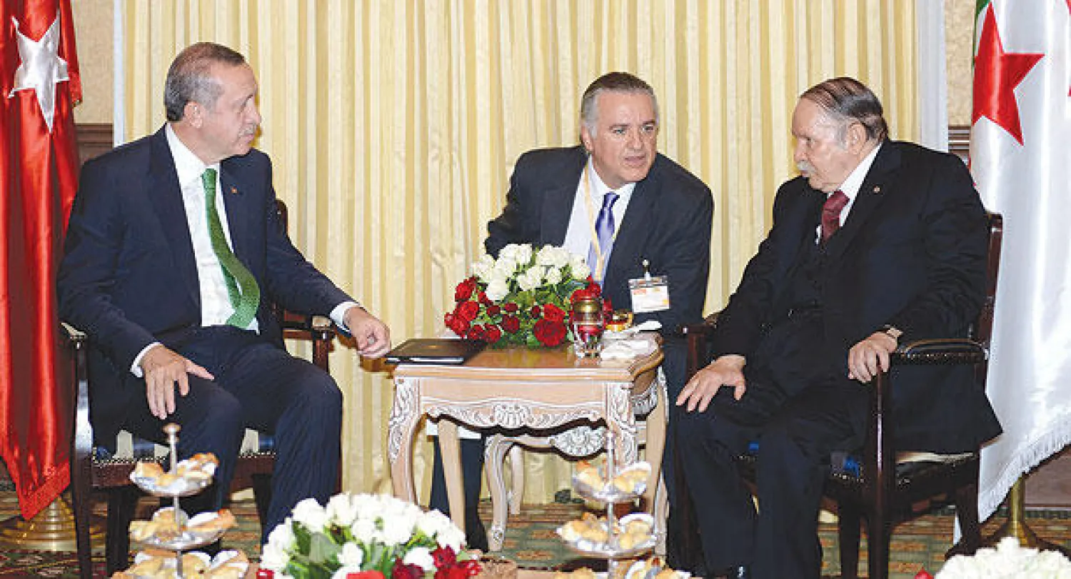 بوتفليقة خلال استقباله إردوغان في الجزائر العاصمة أمس (أ.ف.ب)