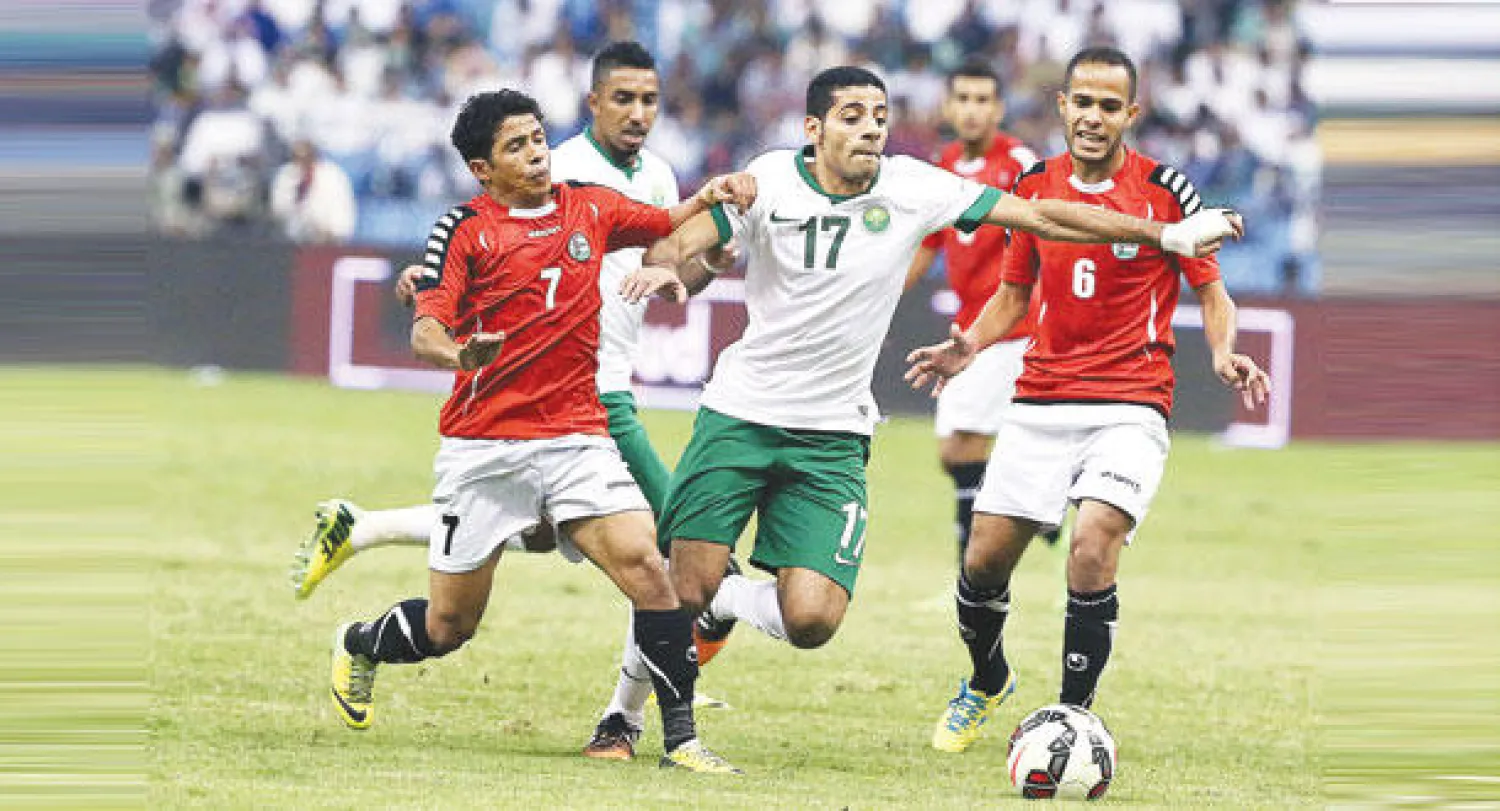 تيسير الجاسم يقود هجمة خضراء وسط مضايقة يمنية (تصوير: علي العريفي)